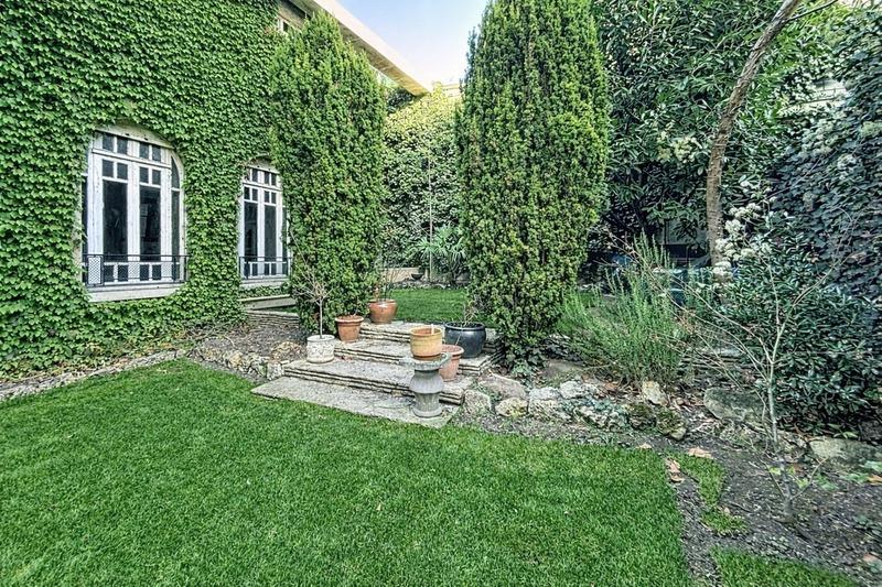 Maison bourgeoise - 488 m² - 16 pièces