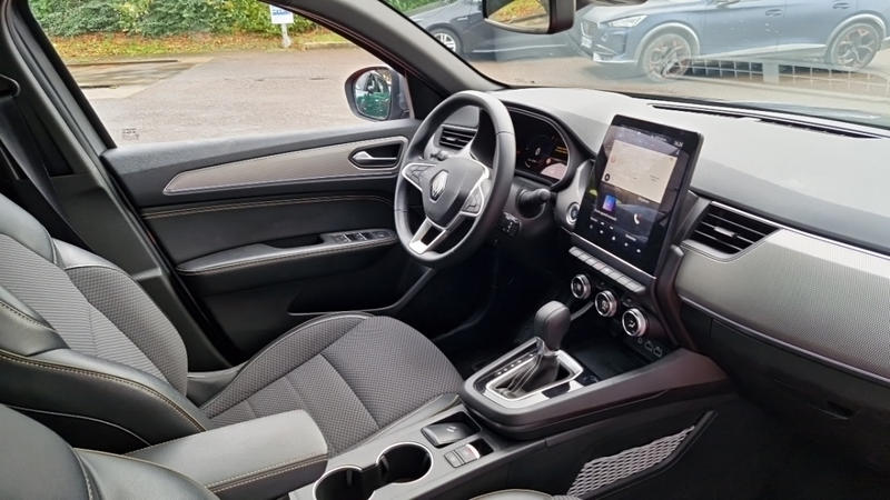 Renault Arkana E-Tech 145 - 23 Techno