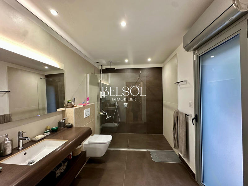 Villa - 180 m² - 5 pièces