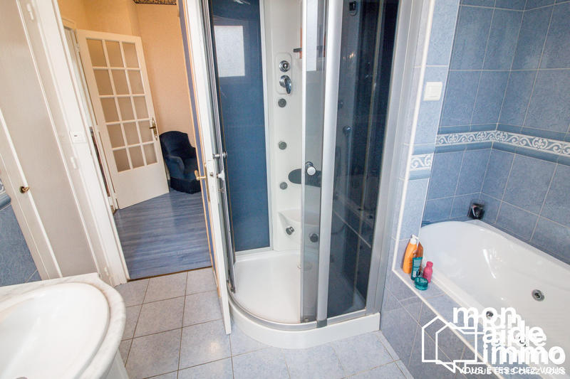 Maison - 220 m² - 5 pièces