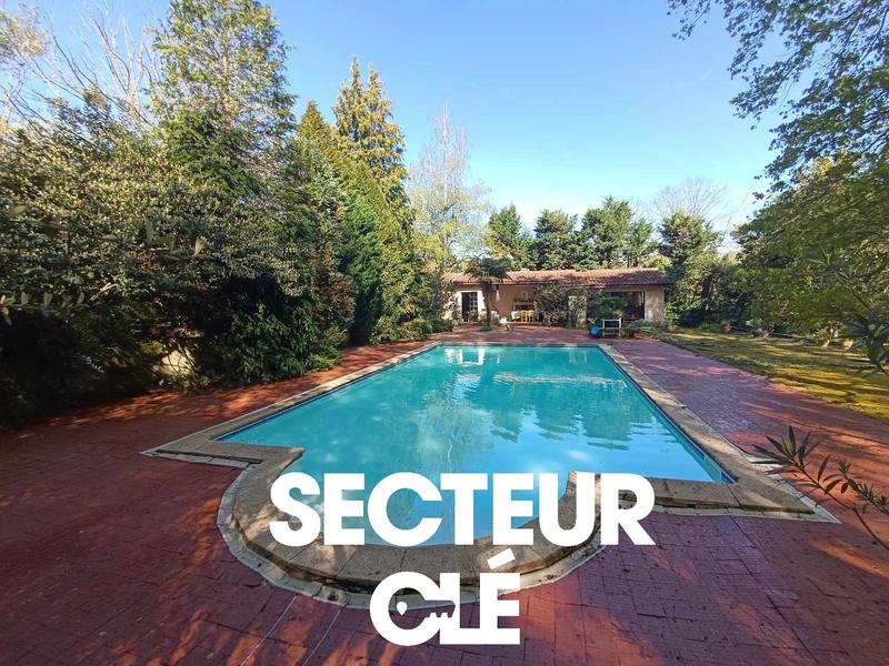 Maison - 230 m² - 5 pièces