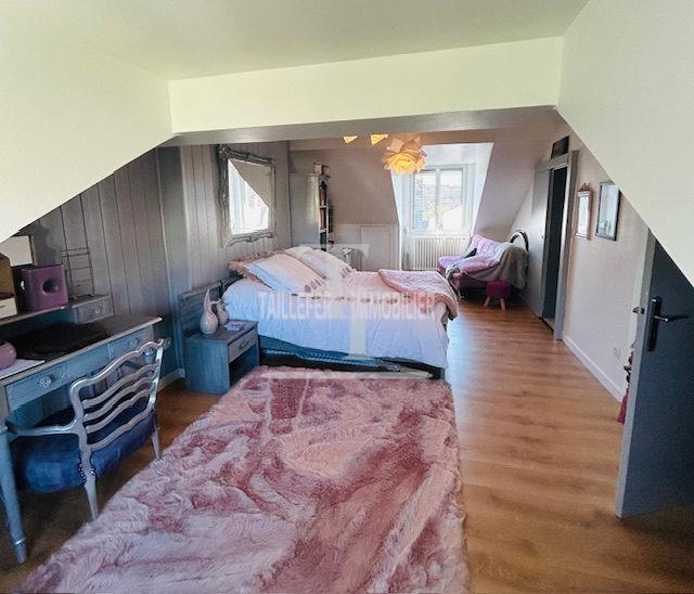 Maison - 208 m² - 7 pièces