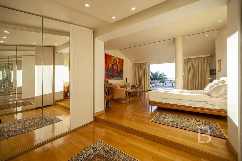 Maison - 230 m² - 5 pièces