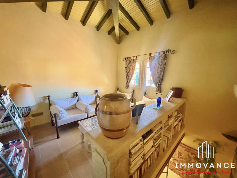 Maison traditionnelle - 311 m² - 11 pièces