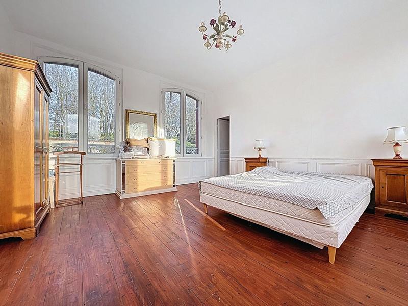 Maison - 352 m² - 15 pièces