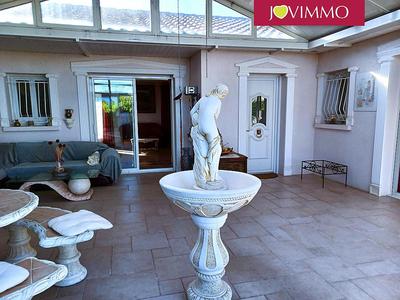 Maison - 210 m² - 9 pièces