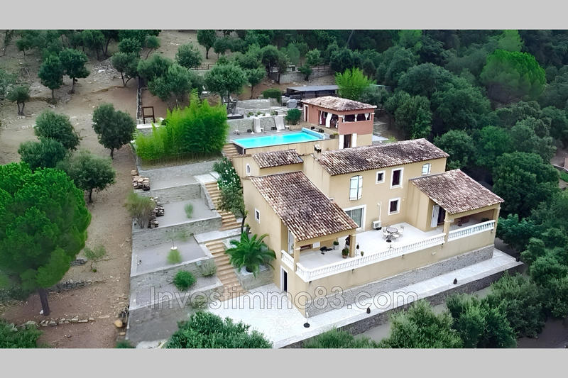 Maison - 236 m² - 9 pièces