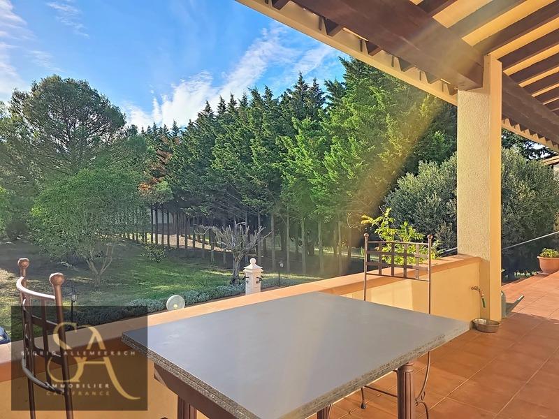 Propriété - 377 m² - 10 pièces