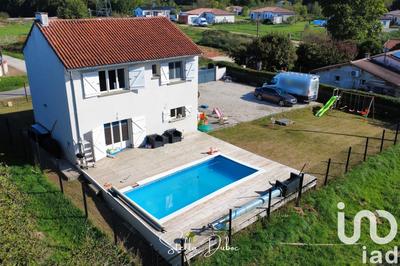 Maison - 96 m² - 5 pièces