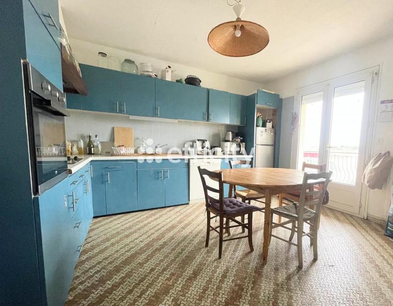 Maison - 210 m² - 10 pièces