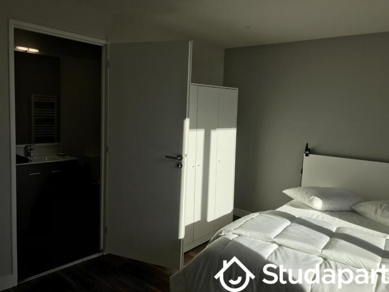 Chambre - 11 m² - 1 pièce