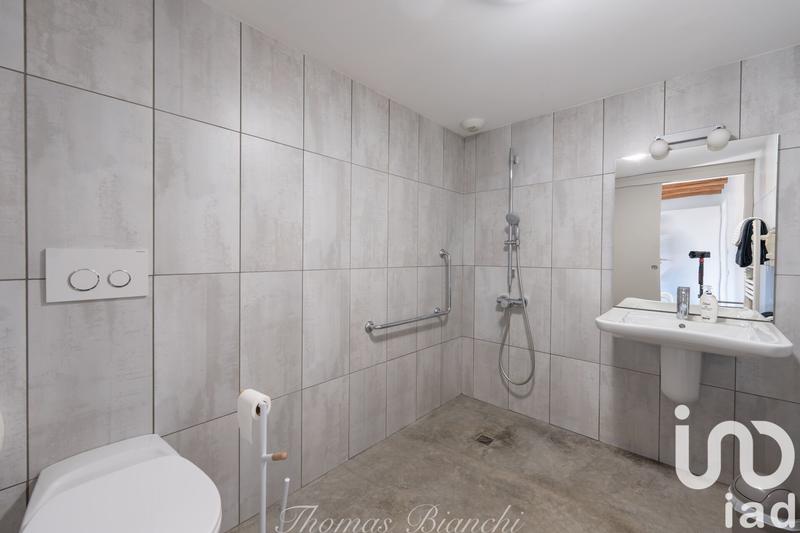 Maison - 230 m² - 6 pièces