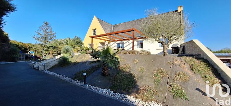 Maison - 198 m² - 9 pièces