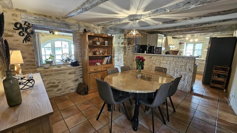 Maison - 250 m² - 10 pièces