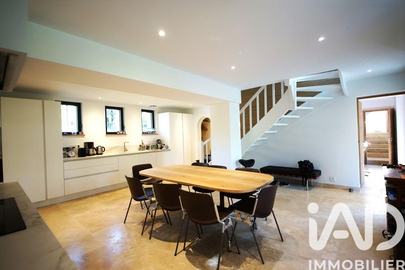 Maison - 250 m² - 6 pièces