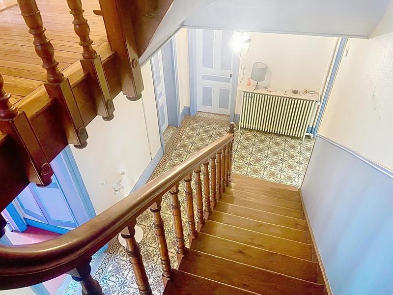 Maison - 329 m² - 11 pièces