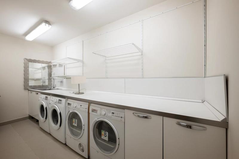 Maison - 588 m² - 8 pièces