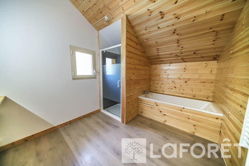 Maison - 104 m² - 4 pièces