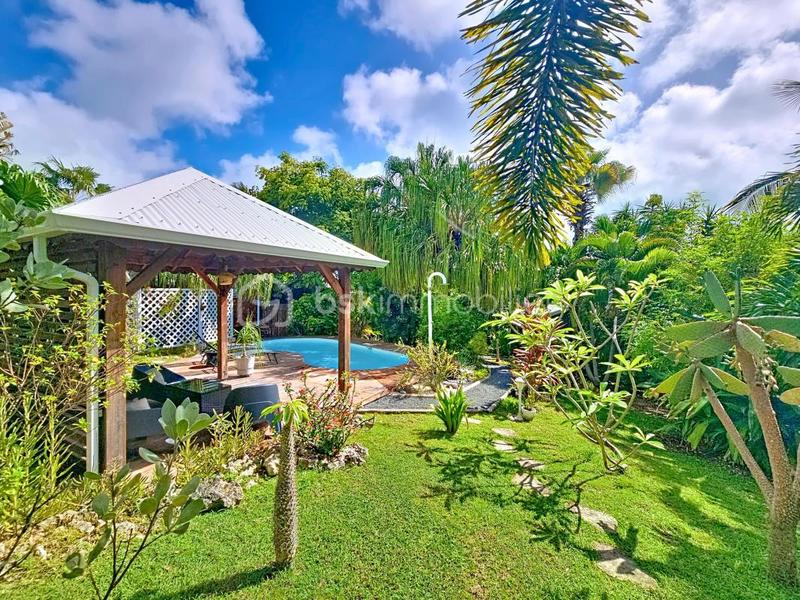 Propriété - 211 m² - 9 pièces