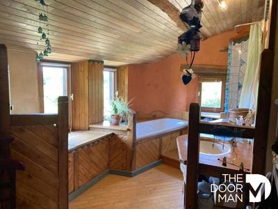 Propriété - 260 m² - 8 pièces