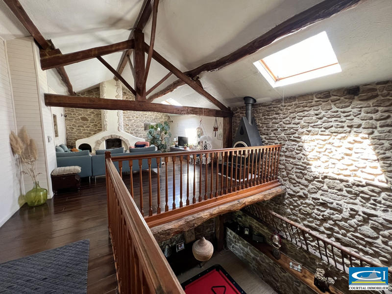 Maison - 202 m² - 7 pièces