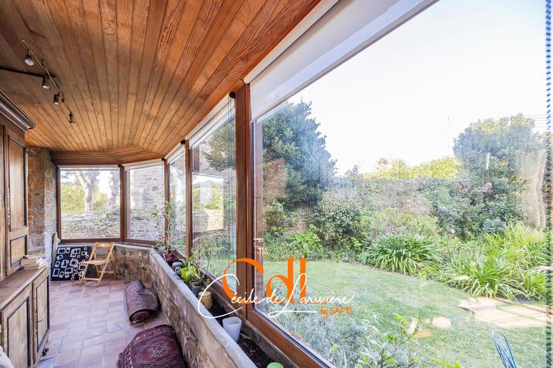 Maison - 240 m² - 8 pièces