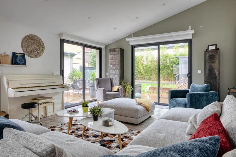 Maison - 185 m² - 7 pièces