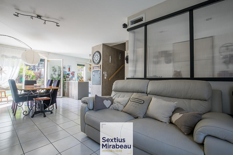 Maison - 95 m² - 5 pièces