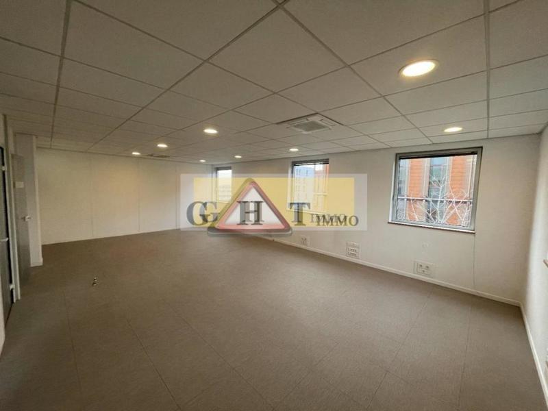 Bureau - 667 m²