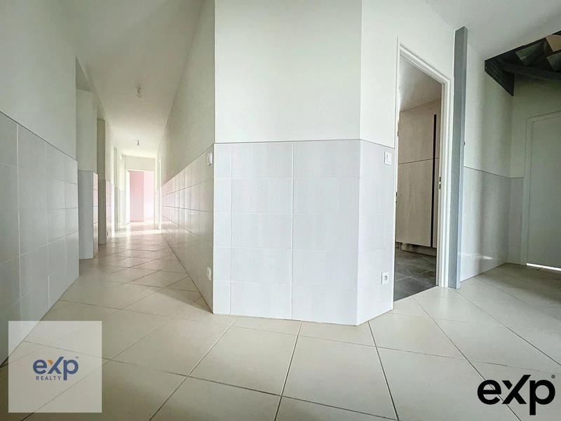 Maison - 235 m² - 10 pièces