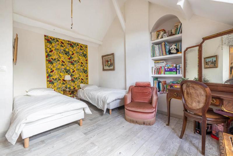 Maison - 212 m² - 9 pièces