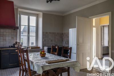 Maison - 247 m² - 8 pièces