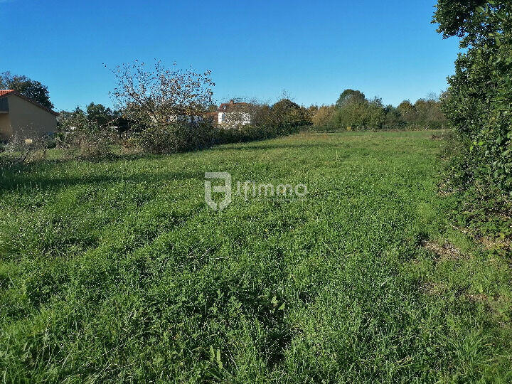 Terrain constructible - 1 525 m²