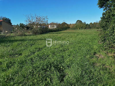 Terrain constructible - 1 525 m²