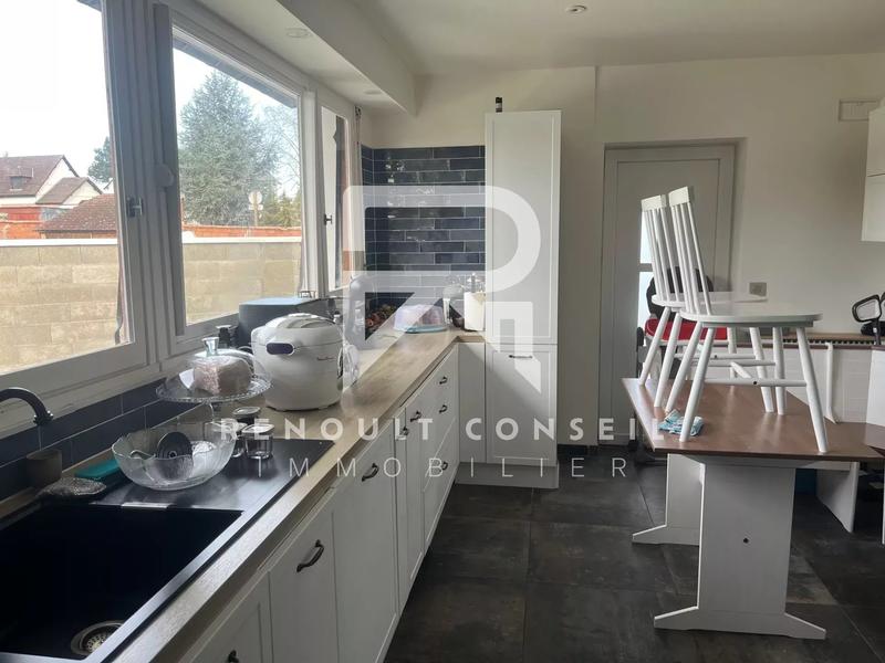 Maison - 240 m² - 9 pièces