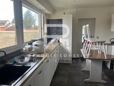 Maison - 240 m² - 9 pièces