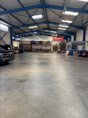 Local d'activité / Entrepôt - 1 100 m²
