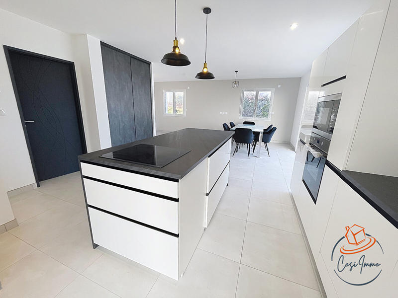 Maison - 93 m² - 4 pièces