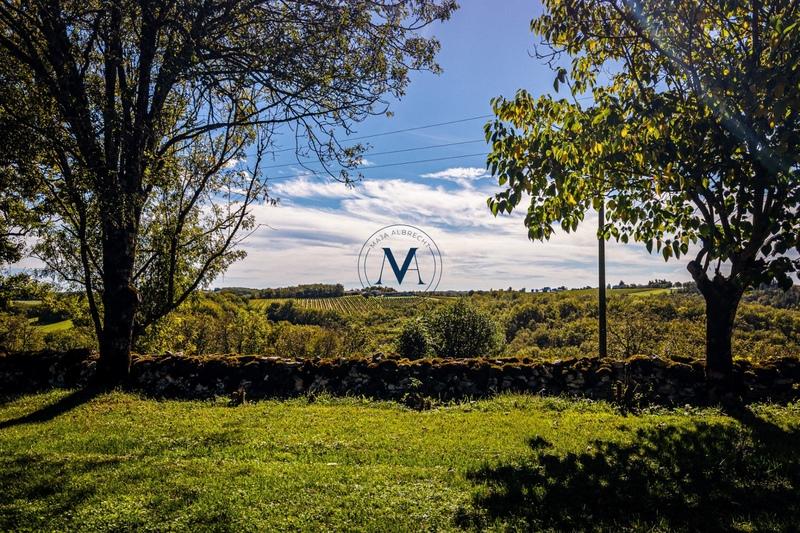 Haras - 340 m² - 6 pièces