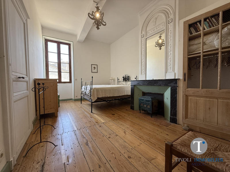 Maison traditionnelle - 234 m² - 8 pièces