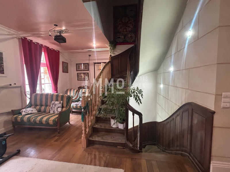 Maison - 337 m² - 13 pièces