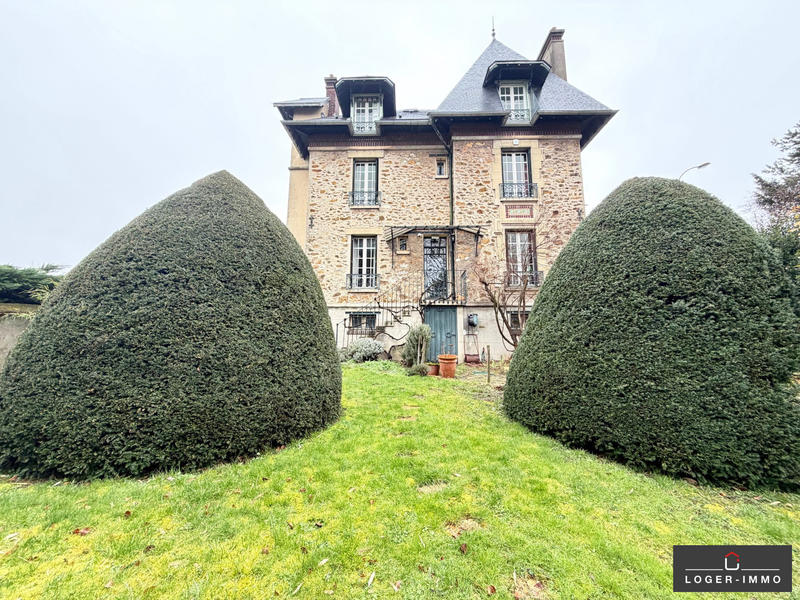 Maison - 210 m² - 10 pièces