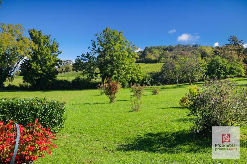 Maison - 230 m² - 8 pièces