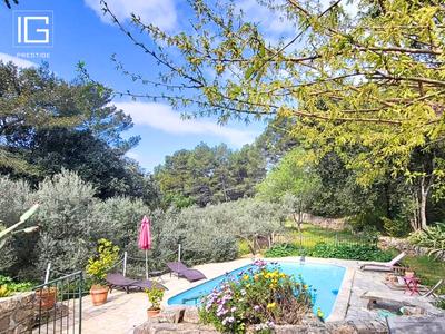 Maison - 102 m² - 4 pièces