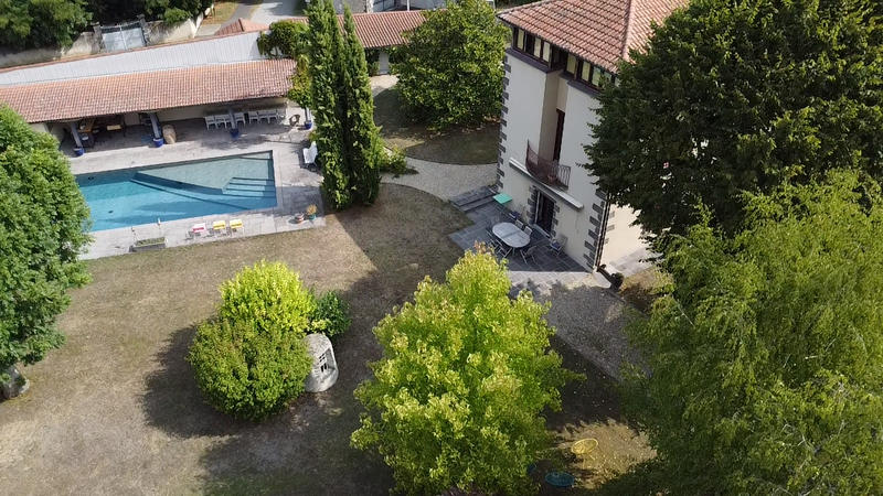 Maison - 270 m² - 6 pièces