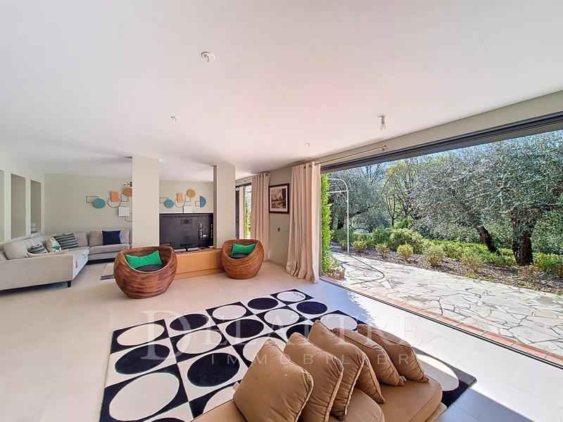 Maison - 222 m² - 8 pièces