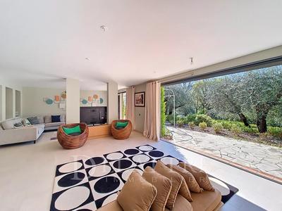 Maison - 222 m² - 8 pièces