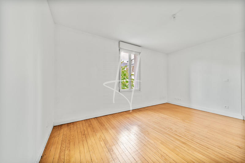 Maison - 220 m² - 9 pièces