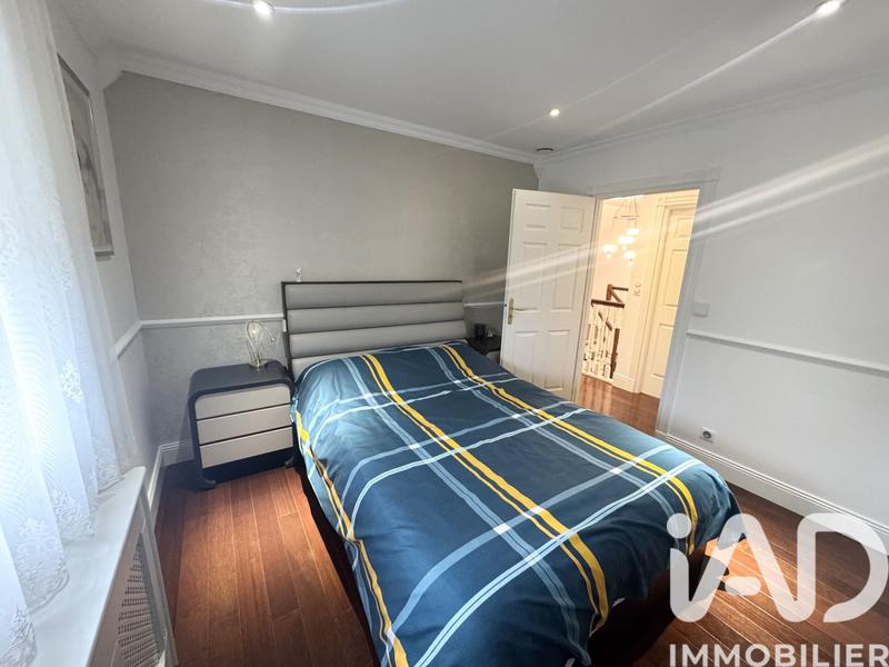 Maison - 206 m² - 9 pièces