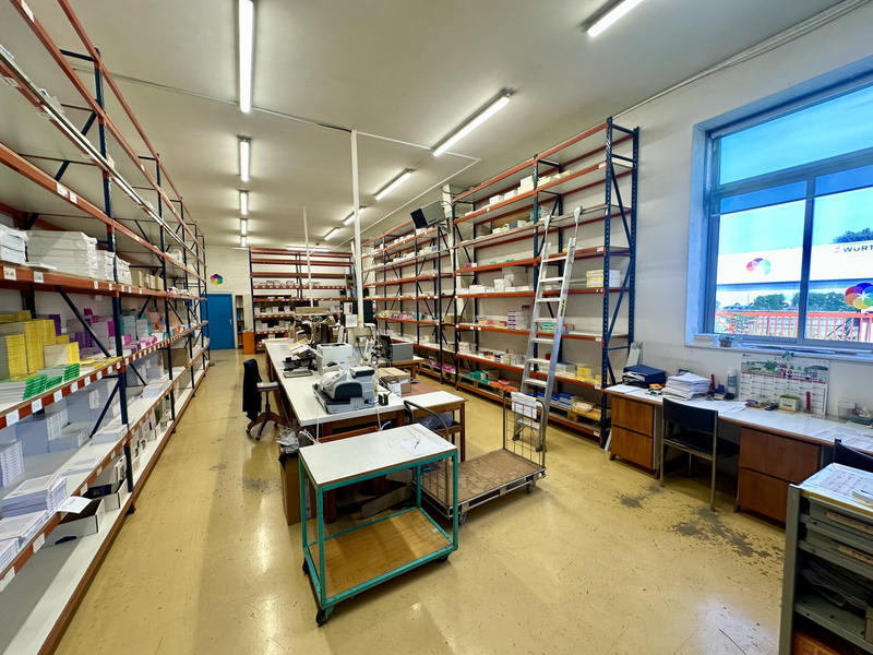 Local d'activités - 980 m²